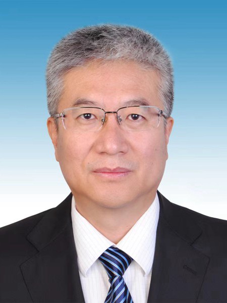 李　盈