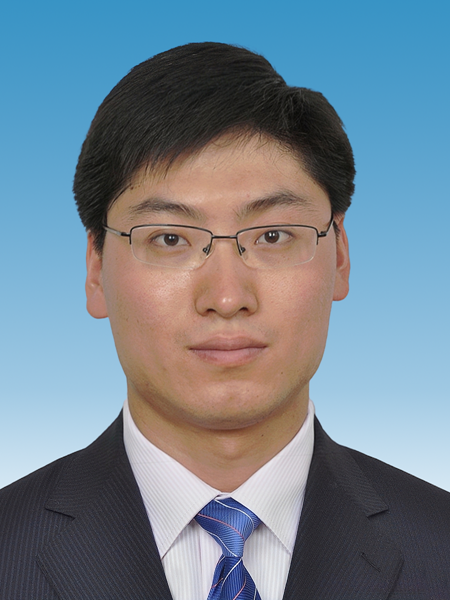 李　伟